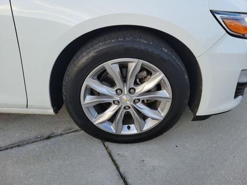 Summit White 2019 Chevrolet Malibu LT