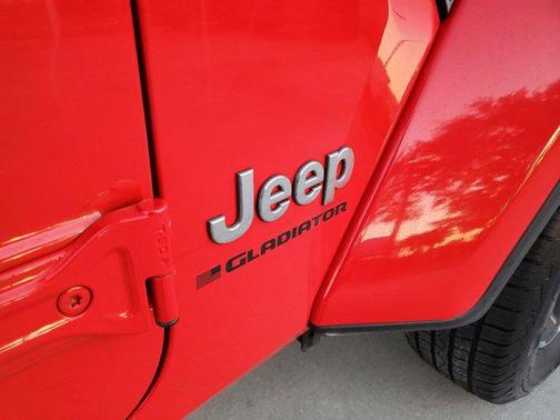 2023 Jeep Gladiator Overland