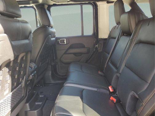 Black Clearcoat 2023 Jeep Wrangler Rubicon 392