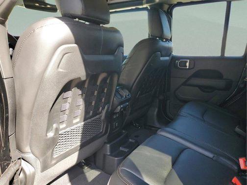 Black Clearcoat 2023 Jeep Wrangler Rubicon 392
