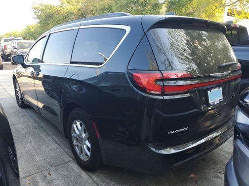 Brilliant Black Crystal Pearlcoat 2022 Chrysler Pacifica Touring L
