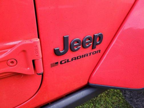 2025 Jeep Gladiator Nighthawk