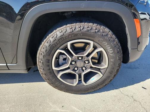 Diamond Black Crystal Pearlcoat 2024 Jeep Grand Cherokee 4xe Trailhawk