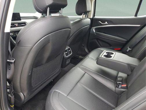 2025 Genesis G70 2.5T RWD