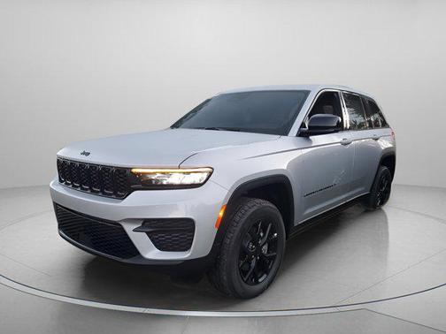 Silver Zynith 2025 Jeep Grand Cherokee Altitude