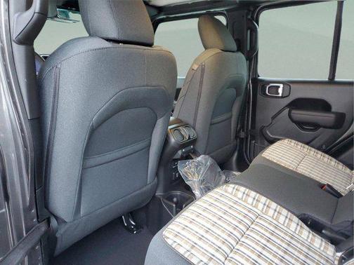 Granite Crystal Metallic Clearcoat 2026 Jeep Gladiator 85th Anniversary Edition