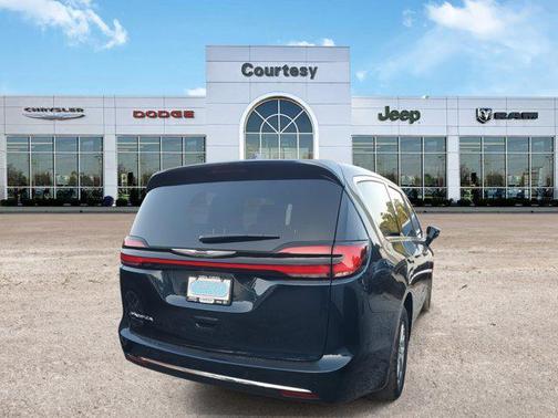 2025 Chrysler Pacifica L