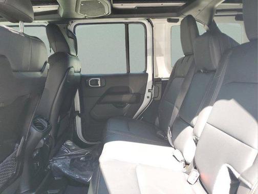 Bright White Clearcoat 2026 Jeep Wrangler 4-Door Sahara 4x4