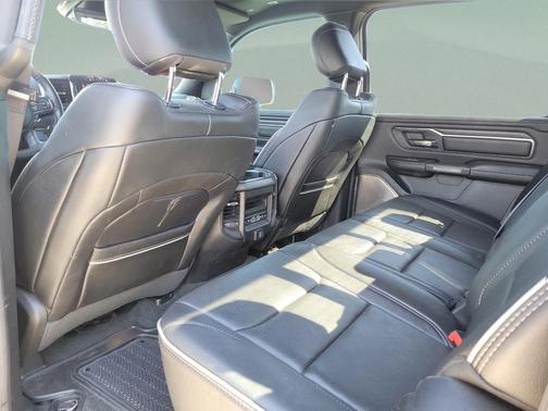 Diamond Black Crystal Pearlcoat 2020 RAM 1500 Limited