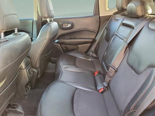 Granite Crystal Metallic Clearcoat 2019 Jeep Compass Latitude