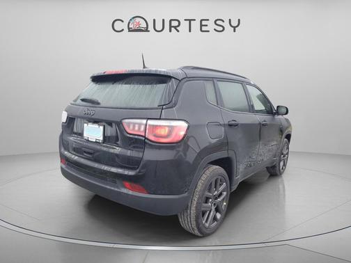 Diamond Black Crystal Pearlcoat 2026 Jeep Compass Sport