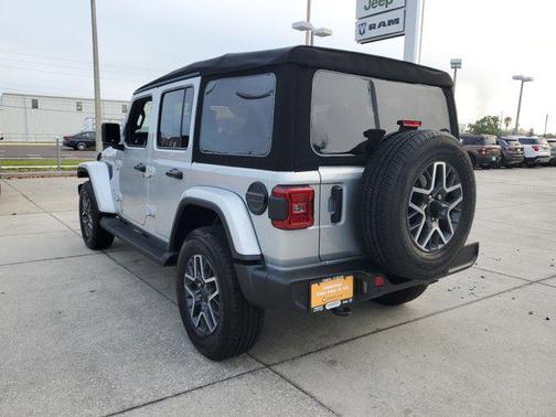 2024 Jeep Wrangler 4-Door Sahara 4x4
