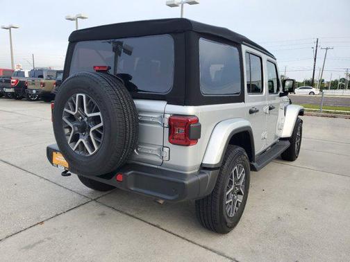 2024 Jeep Wrangler 4-Door Sahara 4x4