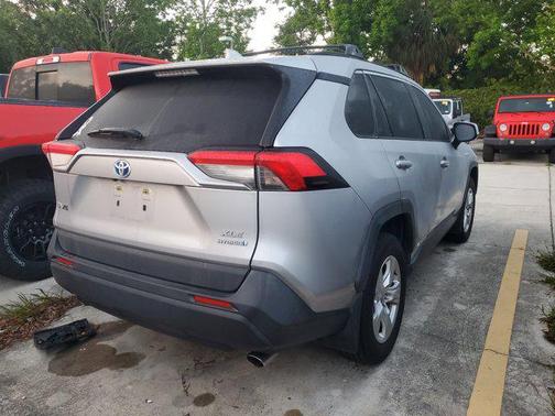 2020 Toyota RAV4 Hybrid XLE