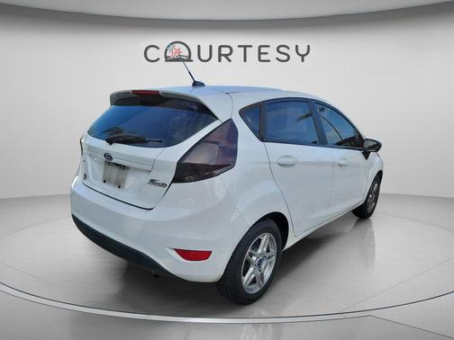Oxford White 2019 Ford Fiesta SE