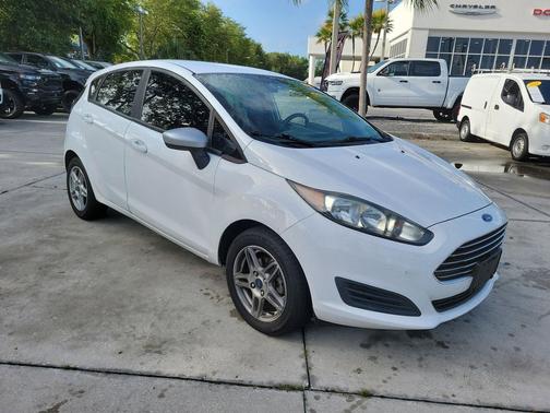 Oxford White 2019 Ford Fiesta SE