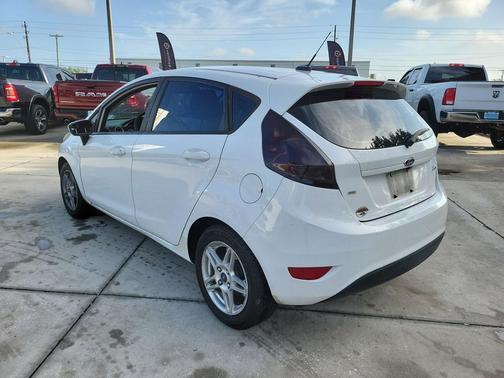 Oxford White 2019 Ford Fiesta SE