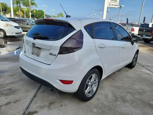 Oxford White 2019 Ford Fiesta SE