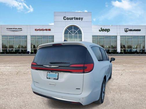 2026 Chrysler Pacifica L