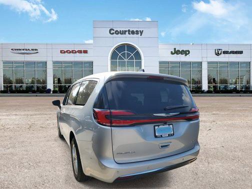 2026 Chrysler Pacifica L