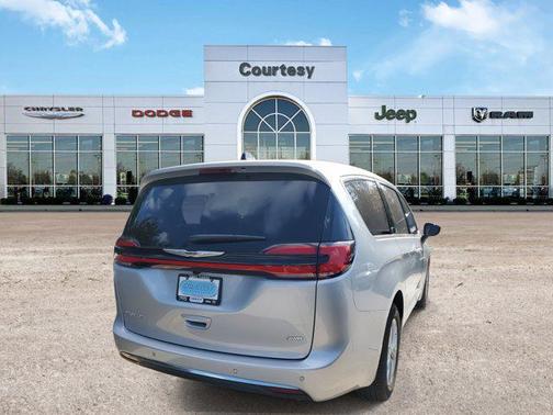 2026 Chrysler Pacifica L