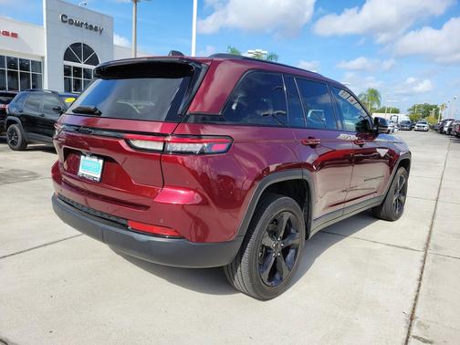 Velvet Red Pearlcoat 2023 Jeep Grand Cherokee Altitude