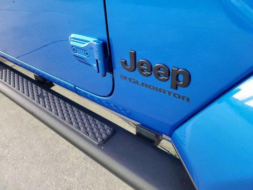 2023 Jeep Gladiator Sport S