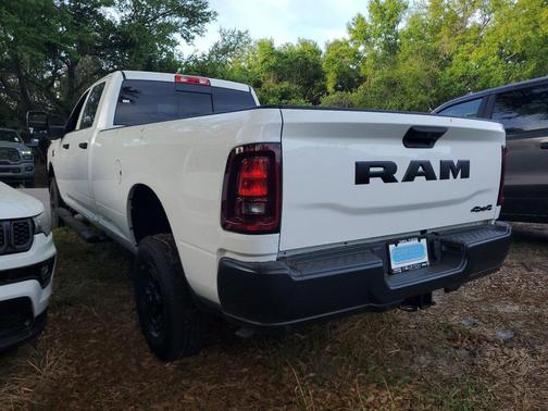 Bright White Clearcoat 2026 RAM 2500 Tradesman Crew Cab 4x4 8' Box
