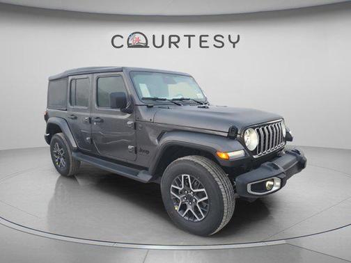 Granite Crystal Metallic Clearcoat 2026 Jeep Wrangler 4-Door Sahara 4x4