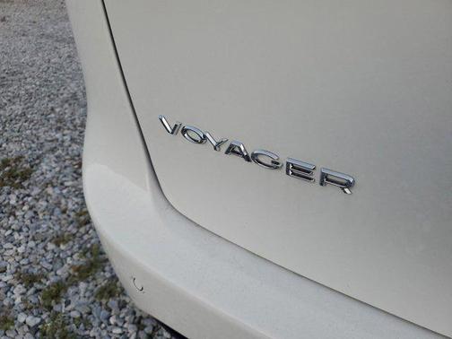 2025 Chrysler Voyager LX