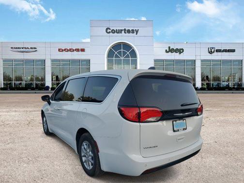 2025 Chrysler Voyager LX