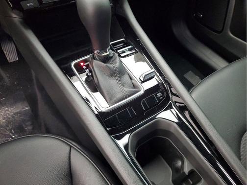 Diamond Black Crystal Pearlcoat 2026 Jeep Compass Latitude