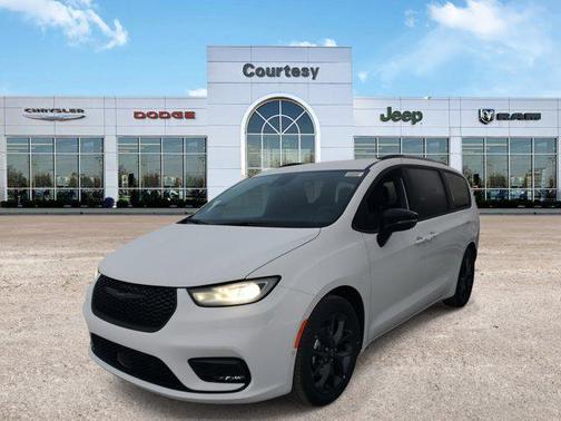 2026 Chrysler Pacifica L