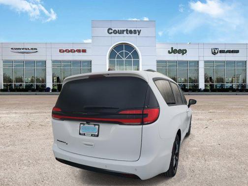 2026 Chrysler Pacifica L