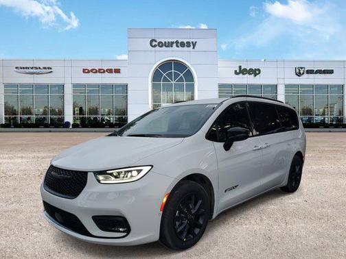2025 Chrysler Pacifica L
