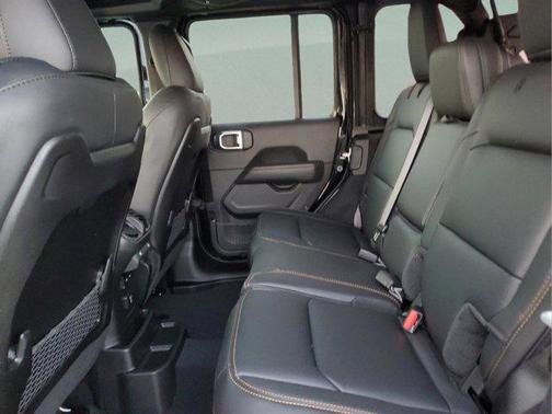 Black Clearcoat 2026 Jeep Wrangler 4-Door Sahara 4x4