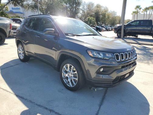 2024 Jeep Compass Latitude Lux