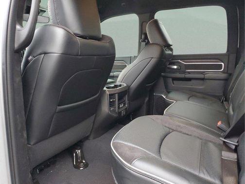 2026 RAM 3500 Laramie Crew Cab 4x4 8' Box