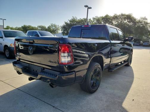Diamond Black Crystal Pearlcoat 2022 RAM 1500 Big Horn/Lone Star