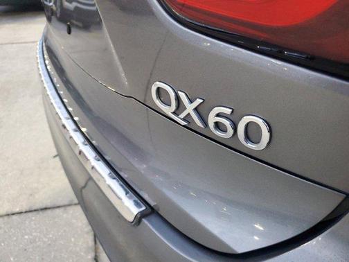 2017 INFINITI QX60 Base