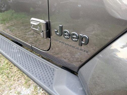 2026 Jeep Wrangler 4-Door Sahara 4x4