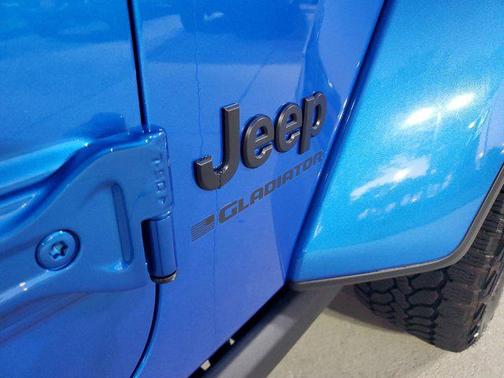 2025 Jeep Gladiator Nighthawk