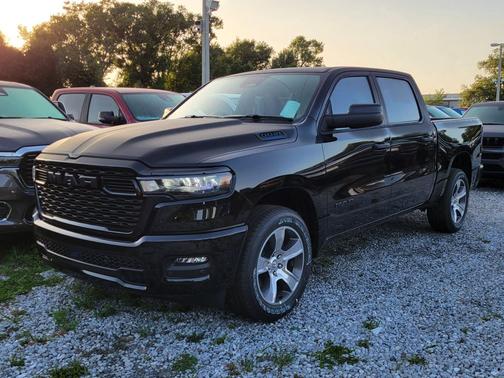 Diamond Black Crystal Pearlcoat 2026 RAM 1500 Express