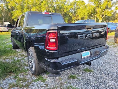 Diamond Black Crystal Pearlcoat 2026 RAM 1500 Express