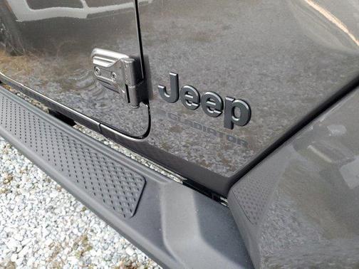 2025 Jeep Gladiator High Tide