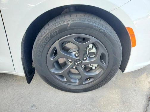 Bright White Clearcoat 2023 Chrysler Pacifica Hybrid Touring L