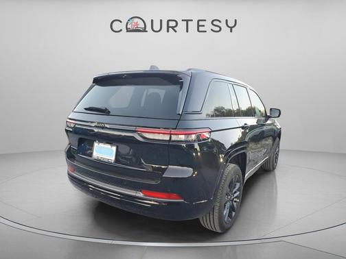 Diamond Black Crystal Pearlcoat 2026 Jeep Grand Cherokee Limited
