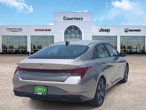 2021 Hyundai ELANTRA SEL