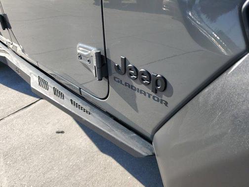 Sting-Gray Clearcoat 2020 Jeep Gladiator Sport S