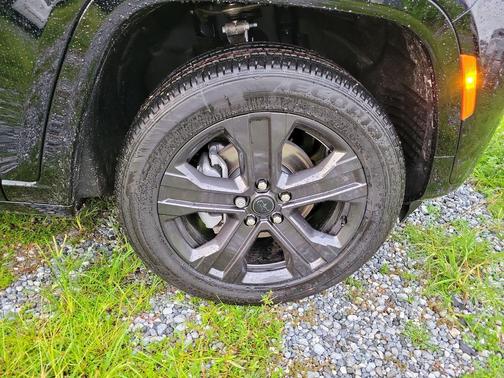 High Gloss Black 2027 Jeep Grand Cherokee Limited